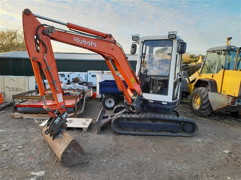 kubota-kx71-3-excavator-with-manual-hitch-and-four-buckets-2012