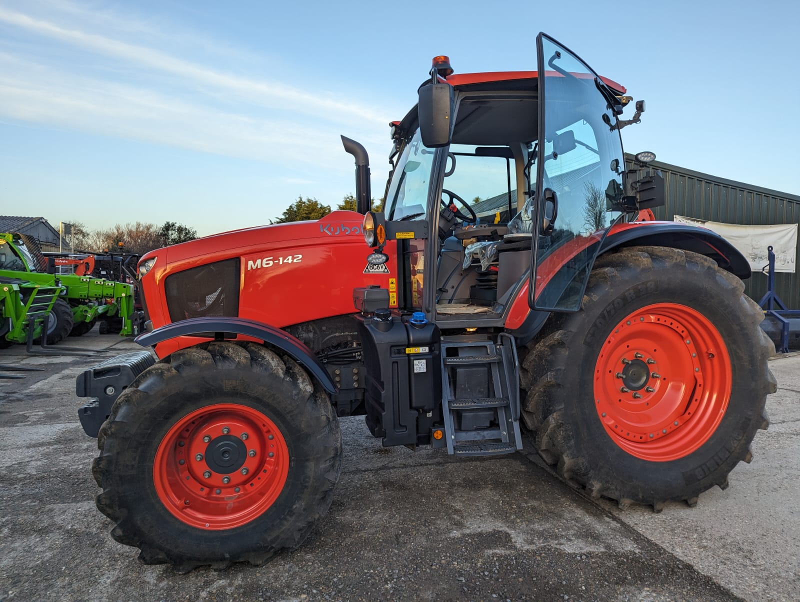 used-kubota-m6142;-140hp-tractor;-demo-tractor